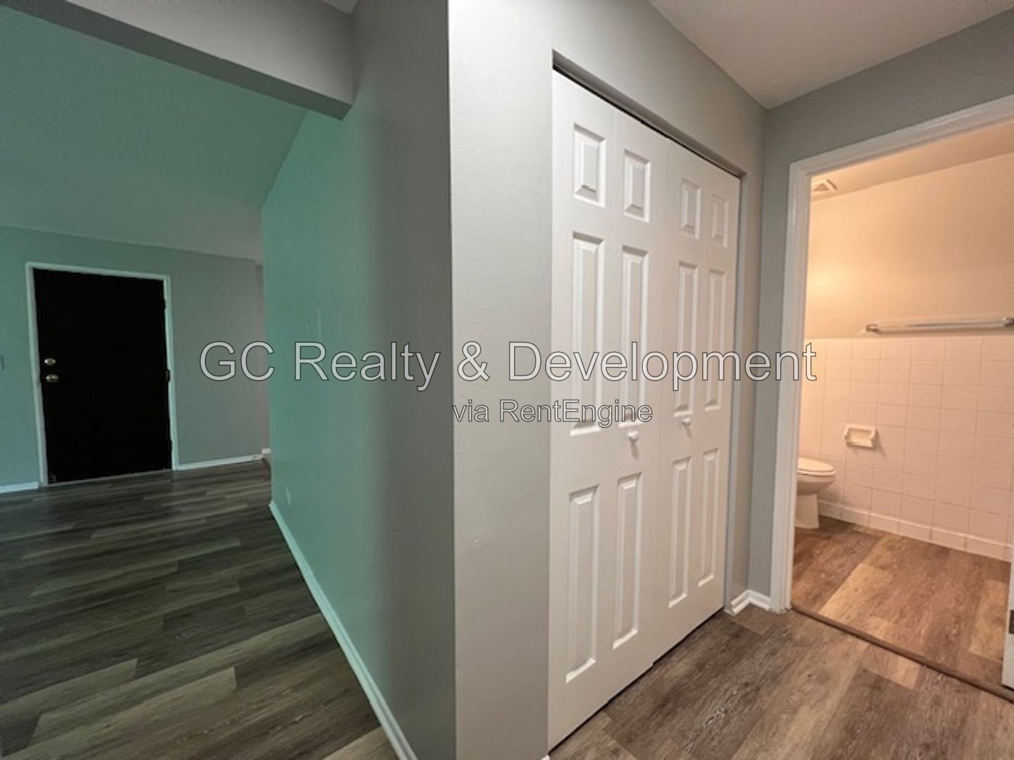 *** WESTMONT / 1BR-1BA / SS APPLIANCES / PARKING INCLUDED / PET FRIENDLY / TENANT PAYS ELECTRIC ONLY / LAUNDRY ON SITE *** property image