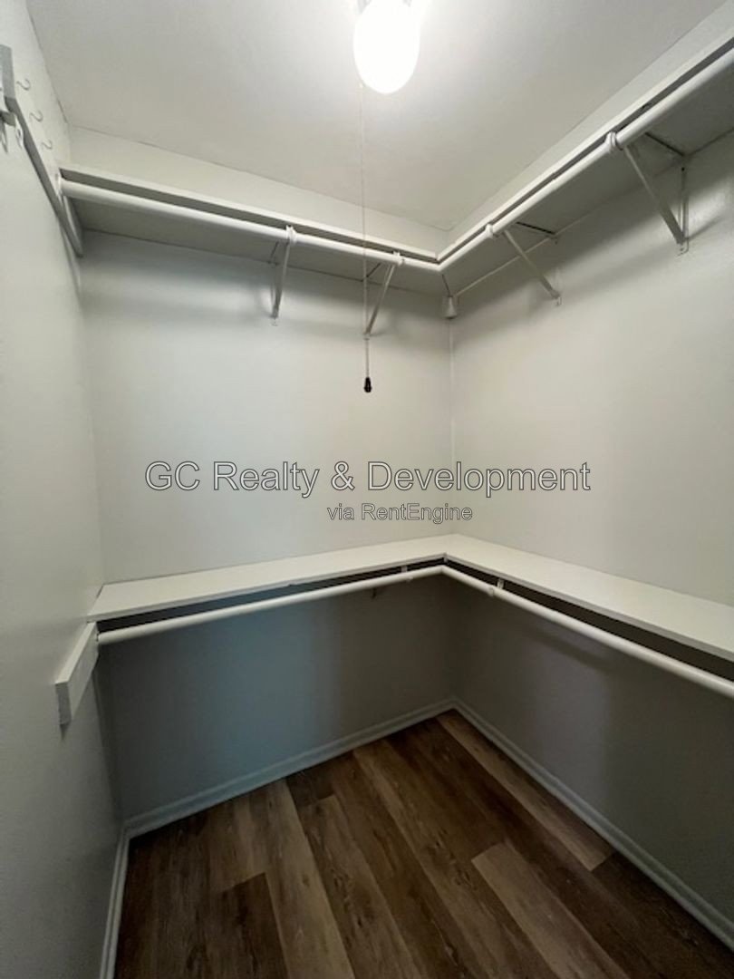 *** WESTMONT / 1BR-1BA / SS APPLIANCES / PARKING INCLUDED / PET FRIENDLY / TENANT PAYS ELECTRIC ONLY / LAUNDRY ON SITE *** property image