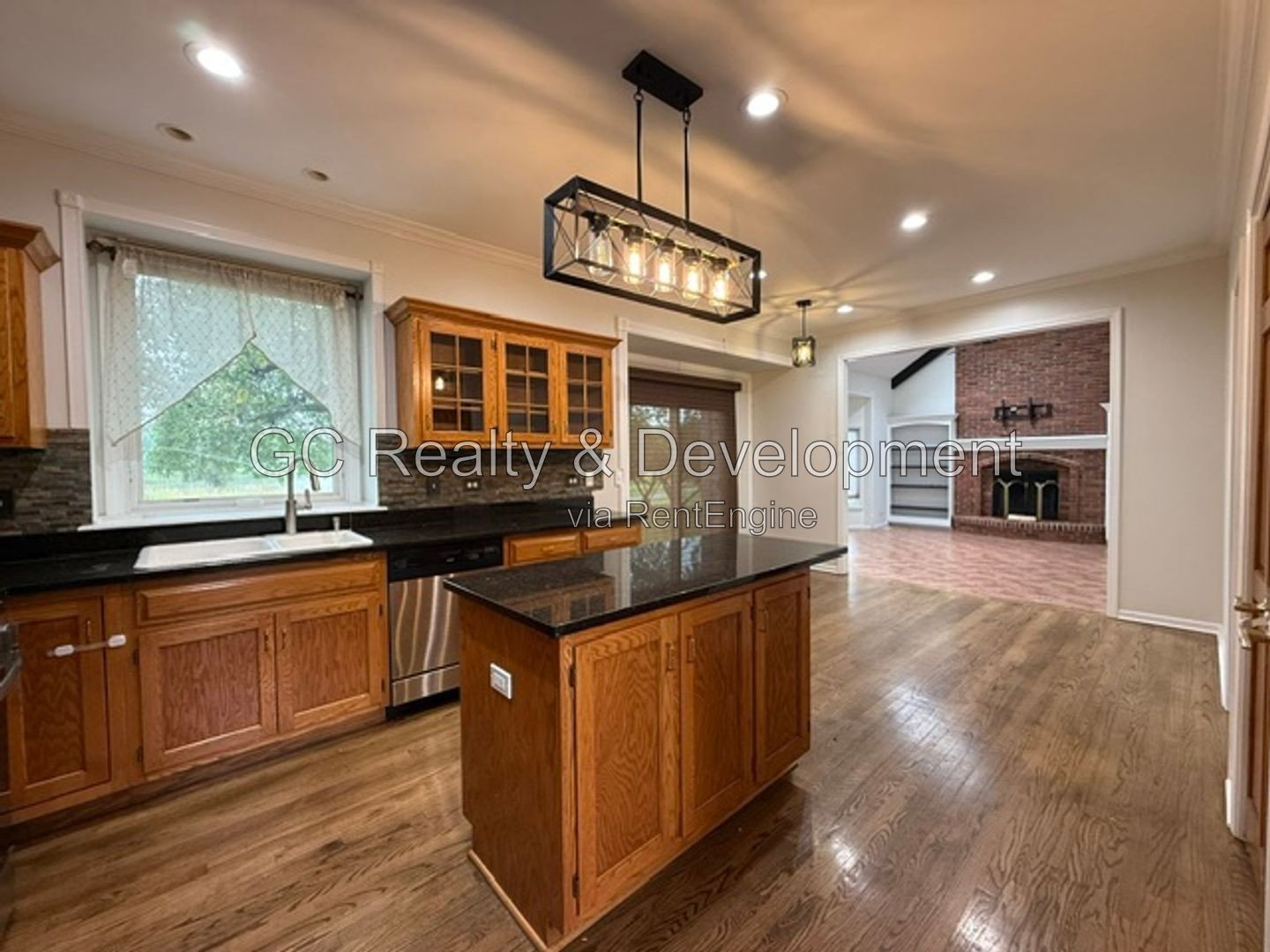 ***   COMING SOON 8/15/26!  / HARDWOOD FLOORS / CENTRAL AC / LAKE VIEWS / LARGE CLOSETS *** property image