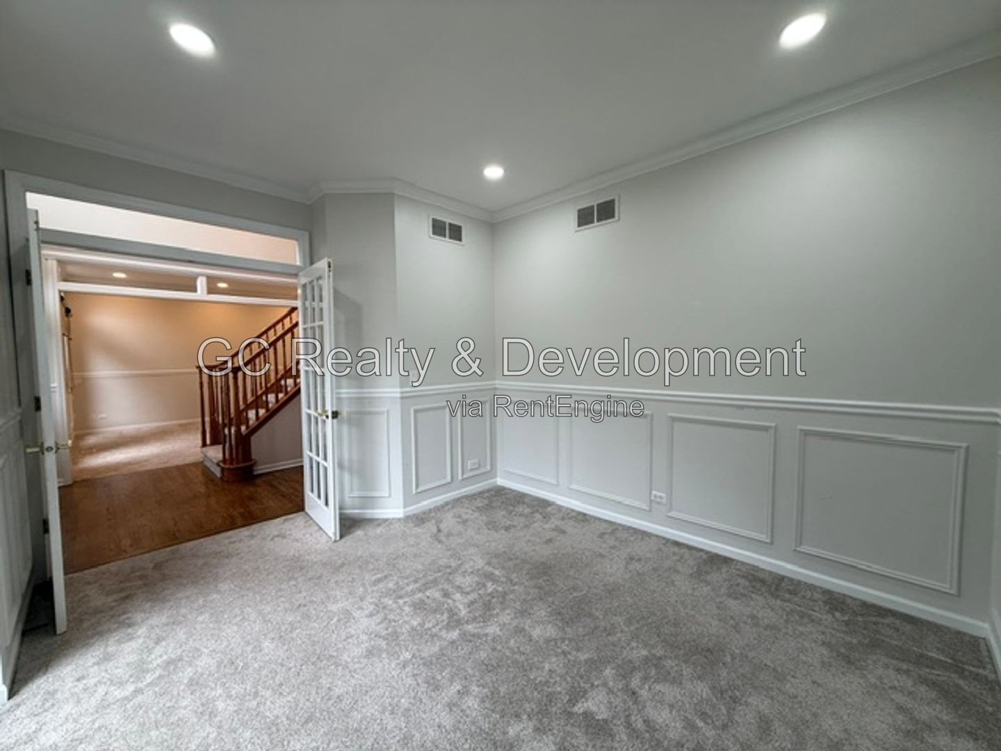 ***   COMING SOON 8/15/26!  / HARDWOOD FLOORS / CENTRAL AC / LAKE VIEWS / LARGE CLOSETS *** property image