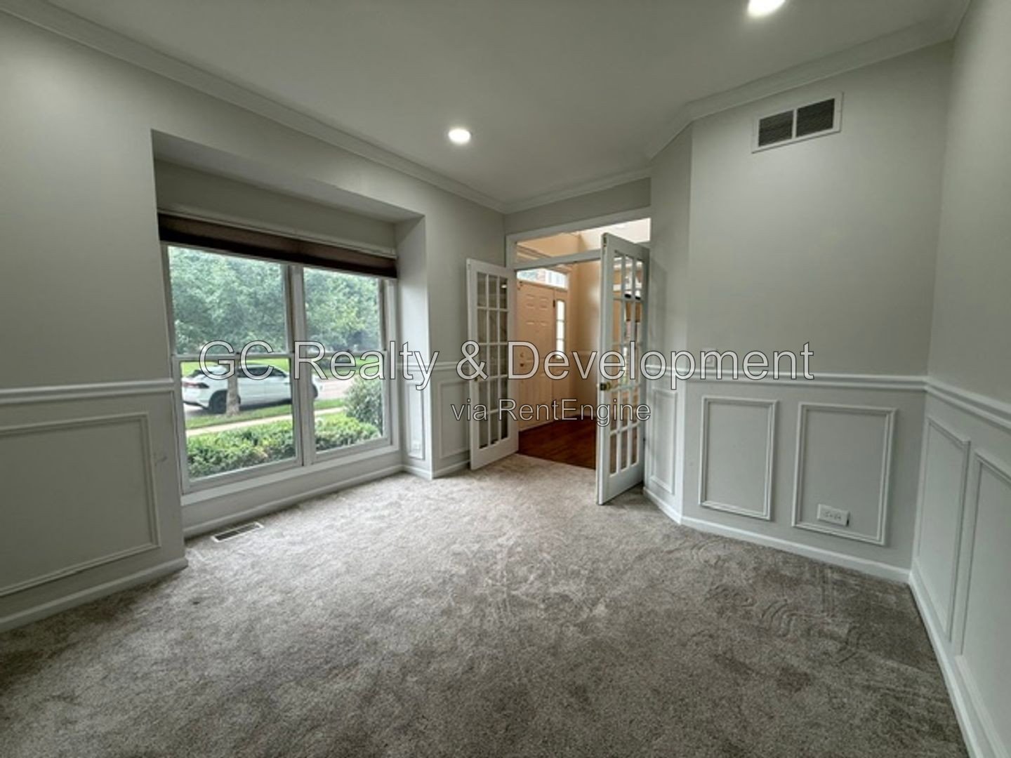 ***   COMING SOON 8/15/26!  / HARDWOOD FLOORS / CENTRAL AC / LAKE VIEWS / LARGE CLOSETS *** property image