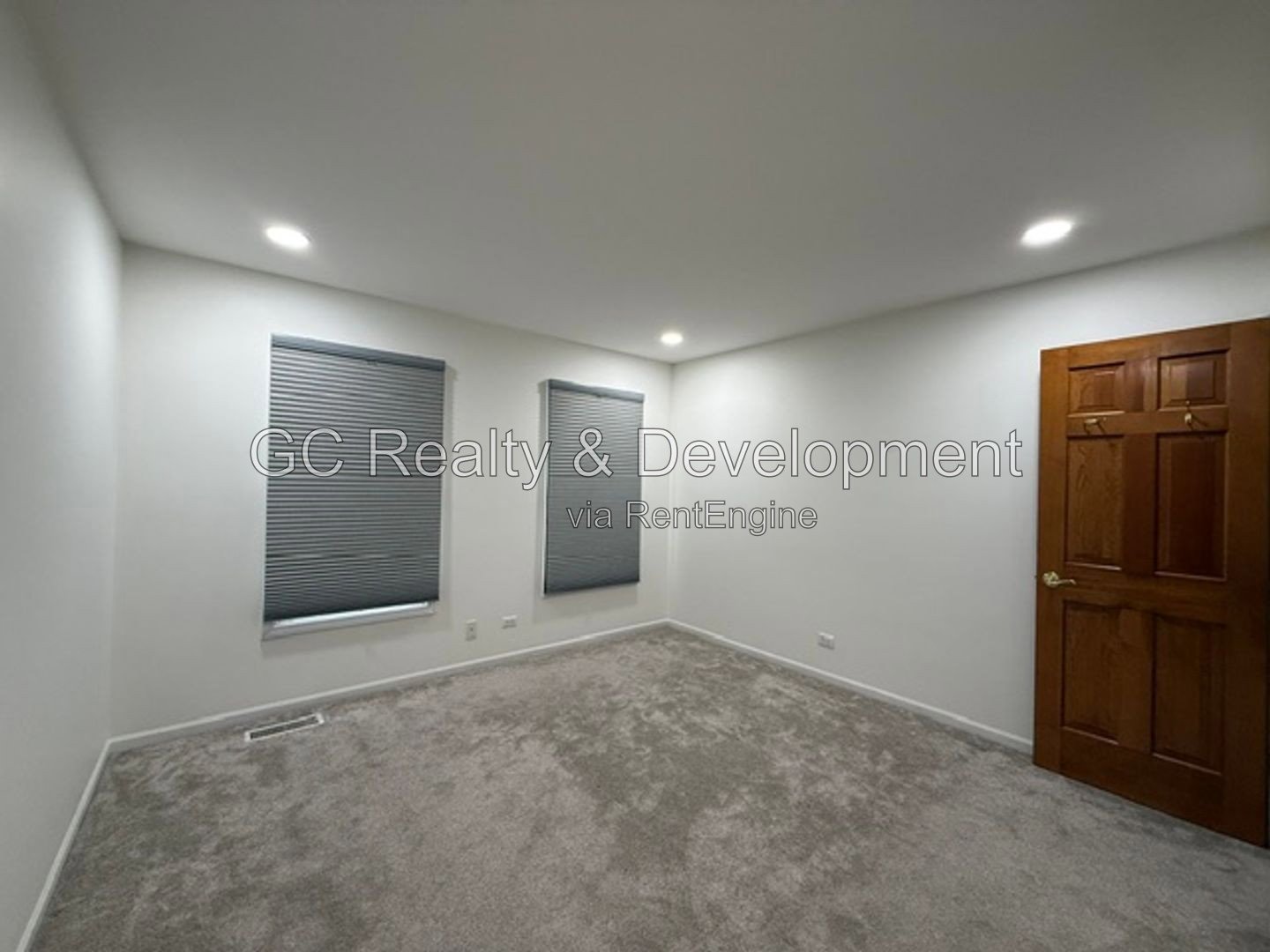 ***   COMING SOON 8/15/26!  / HARDWOOD FLOORS / CENTRAL AC / LAKE VIEWS / LARGE CLOSETS *** property image