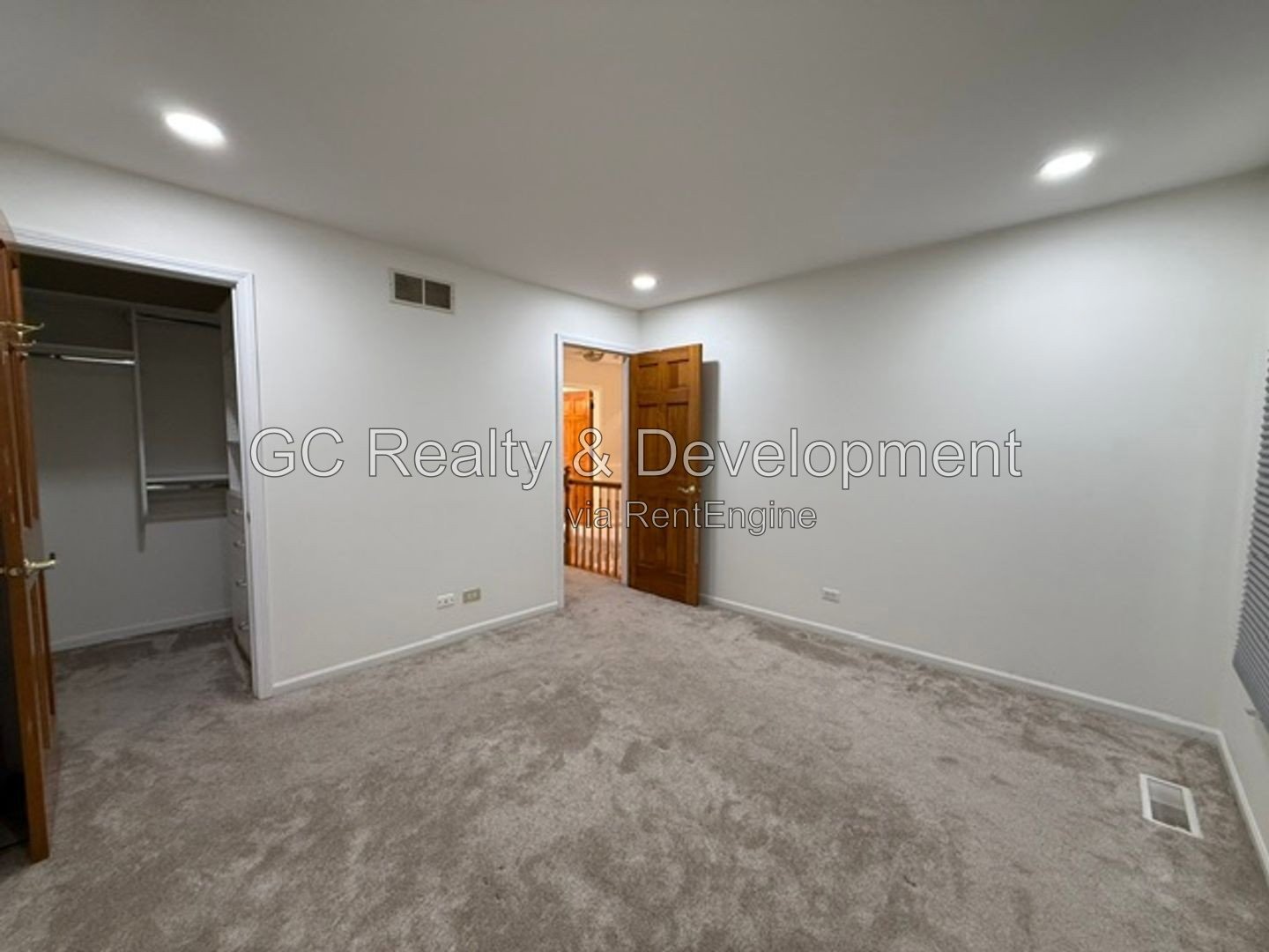 ***   COMING SOON 8/15/26!  / HARDWOOD FLOORS / CENTRAL AC / LAKE VIEWS / LARGE CLOSETS *** property image