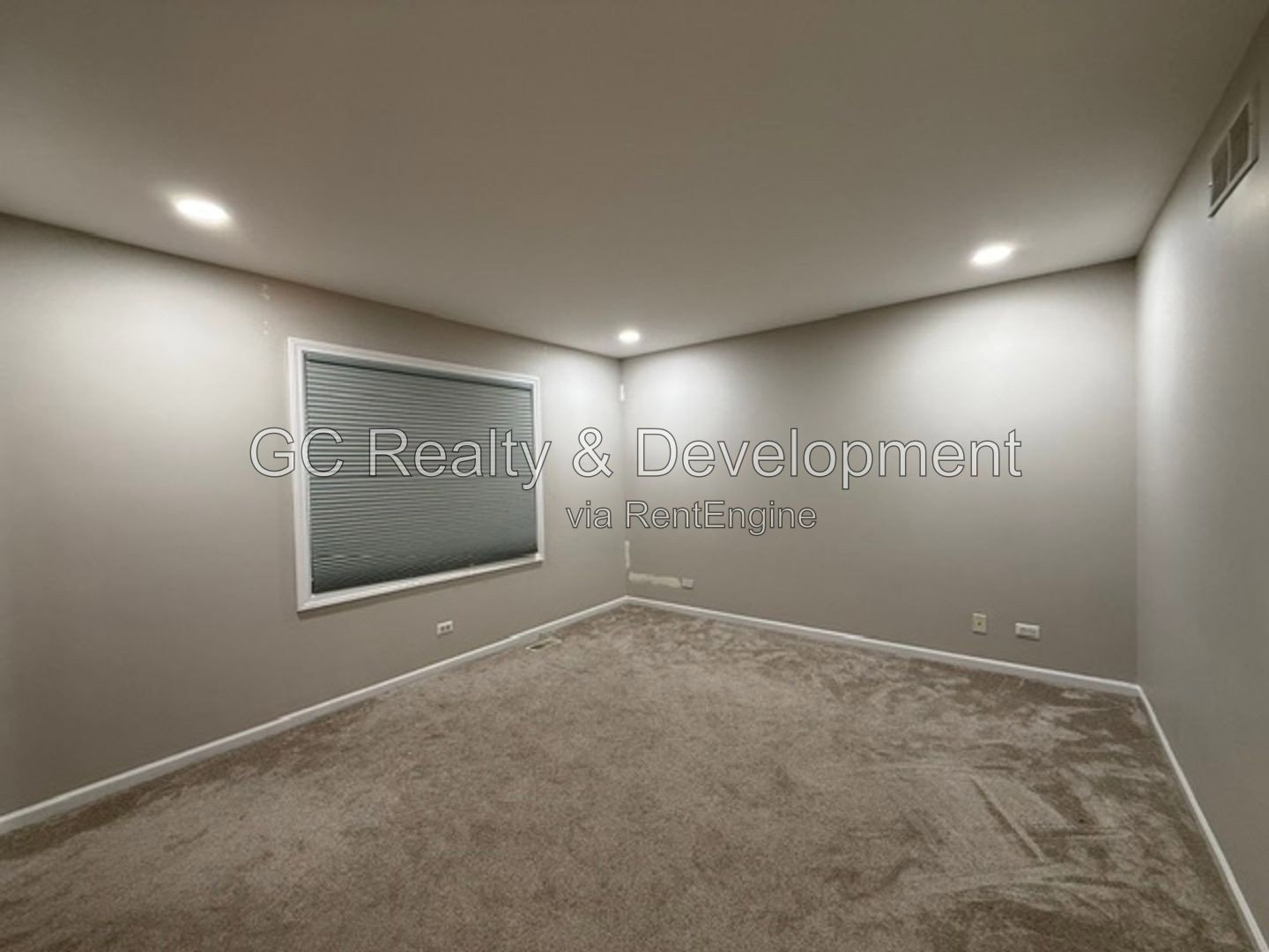 ***   COMING SOON 8/15/26!  / HARDWOOD FLOORS / CENTRAL AC / LAKE VIEWS / LARGE CLOSETS *** property image