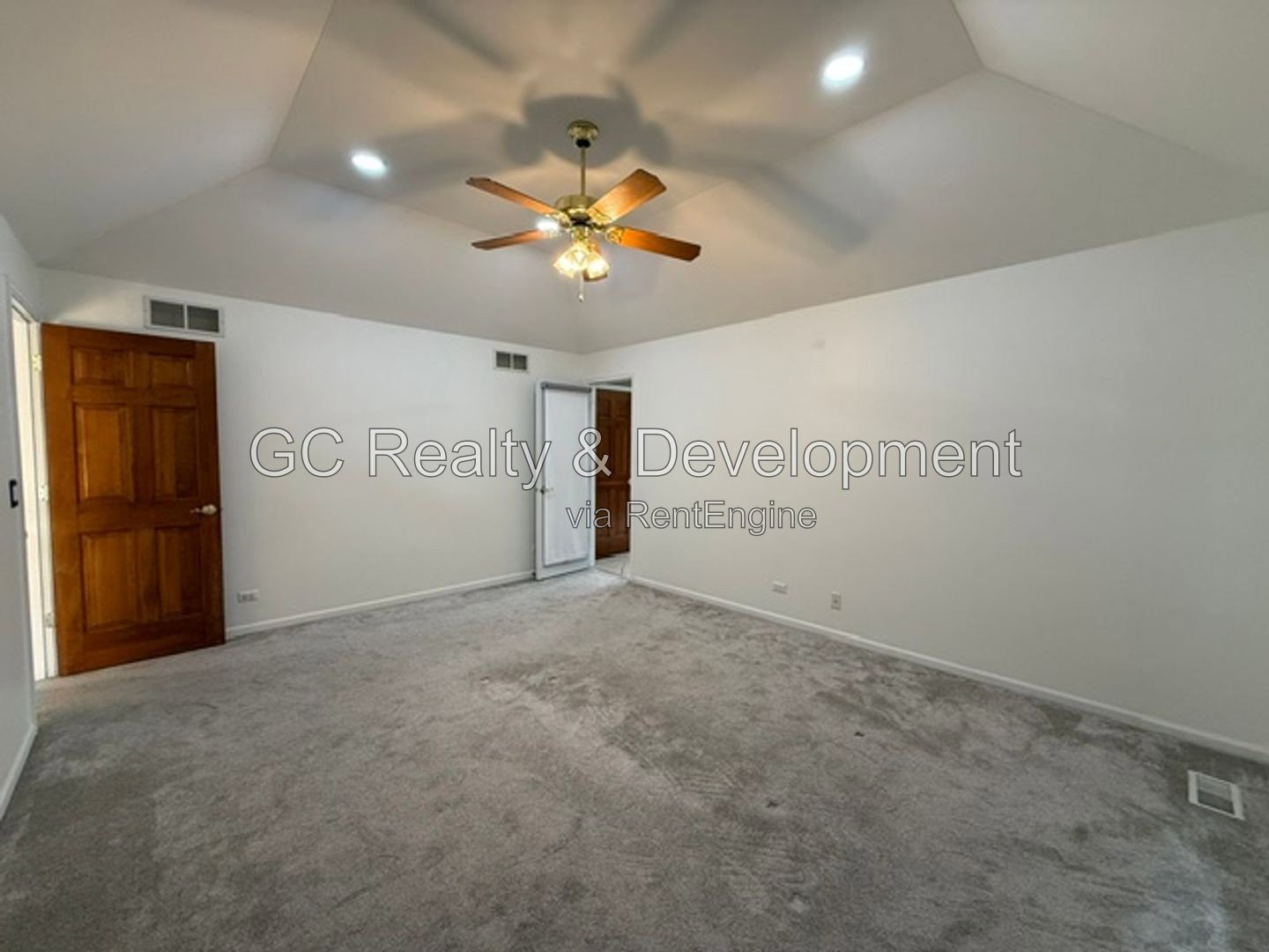 ***   COMING SOON 8/15/26!  / HARDWOOD FLOORS / CENTRAL AC / LAKE VIEWS / LARGE CLOSETS *** property image