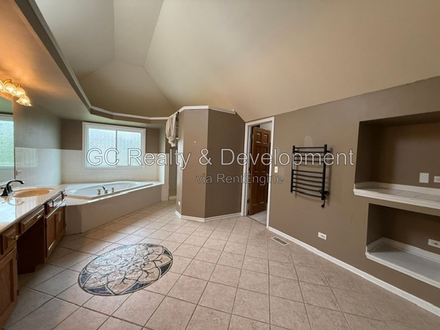 ***   COMING SOON 8/15/26!  / HARDWOOD FLOORS / CENTRAL AC / LAKE VIEWS / LARGE CLOSETS *** property image