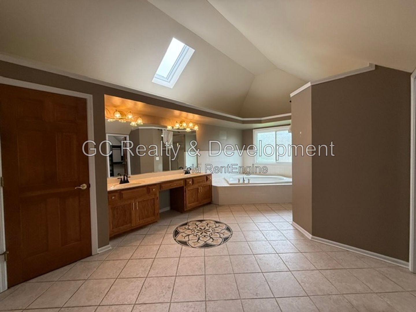 ***   COMING SOON 8/15/26!  / HARDWOOD FLOORS / CENTRAL AC / LAKE VIEWS / LARGE CLOSETS *** property image