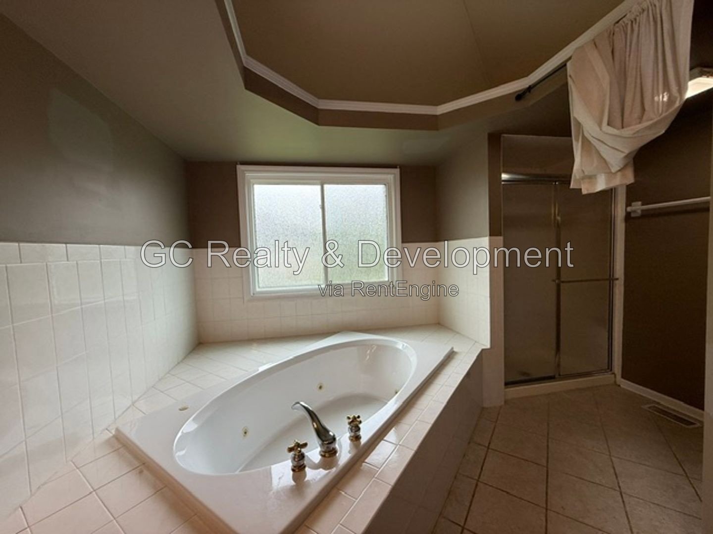 ***   COMING SOON 8/15/26!  / HARDWOOD FLOORS / CENTRAL AC / LAKE VIEWS / LARGE CLOSETS *** property image