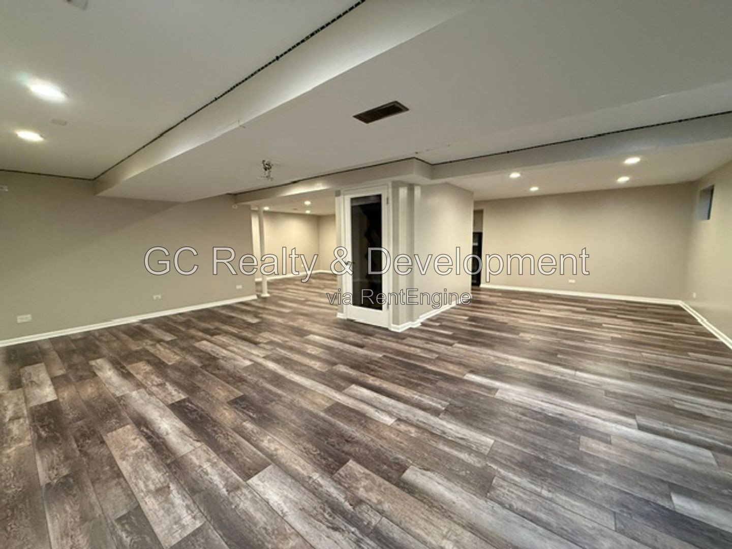 ***   COMING SOON 8/15/26!  / HARDWOOD FLOORS / CENTRAL AC / LAKE VIEWS / LARGE CLOSETS *** property image