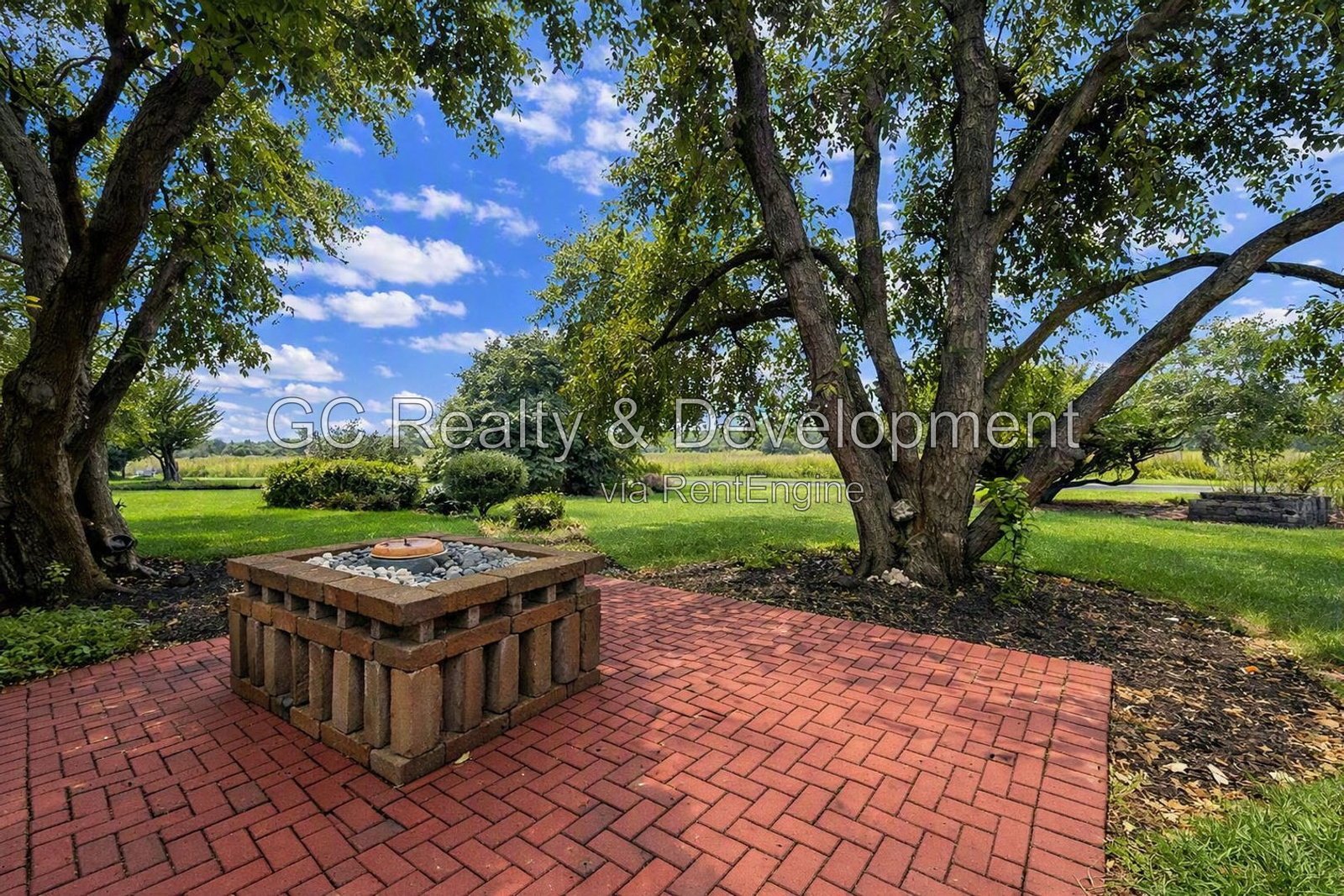 ***   COMING SOON 8/15/26!  / HARDWOOD FLOORS / CENTRAL AC / LAKE VIEWS / LARGE CLOSETS *** property image