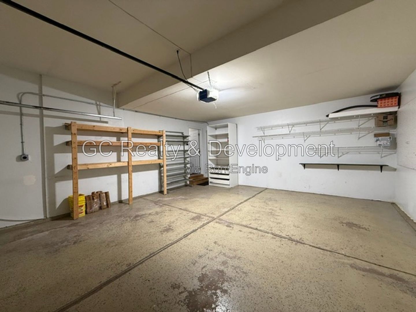 ***   COMING SOON 8/15/26!  / HARDWOOD FLOORS / CENTRAL AC / LAKE VIEWS / LARGE CLOSETS *** property image