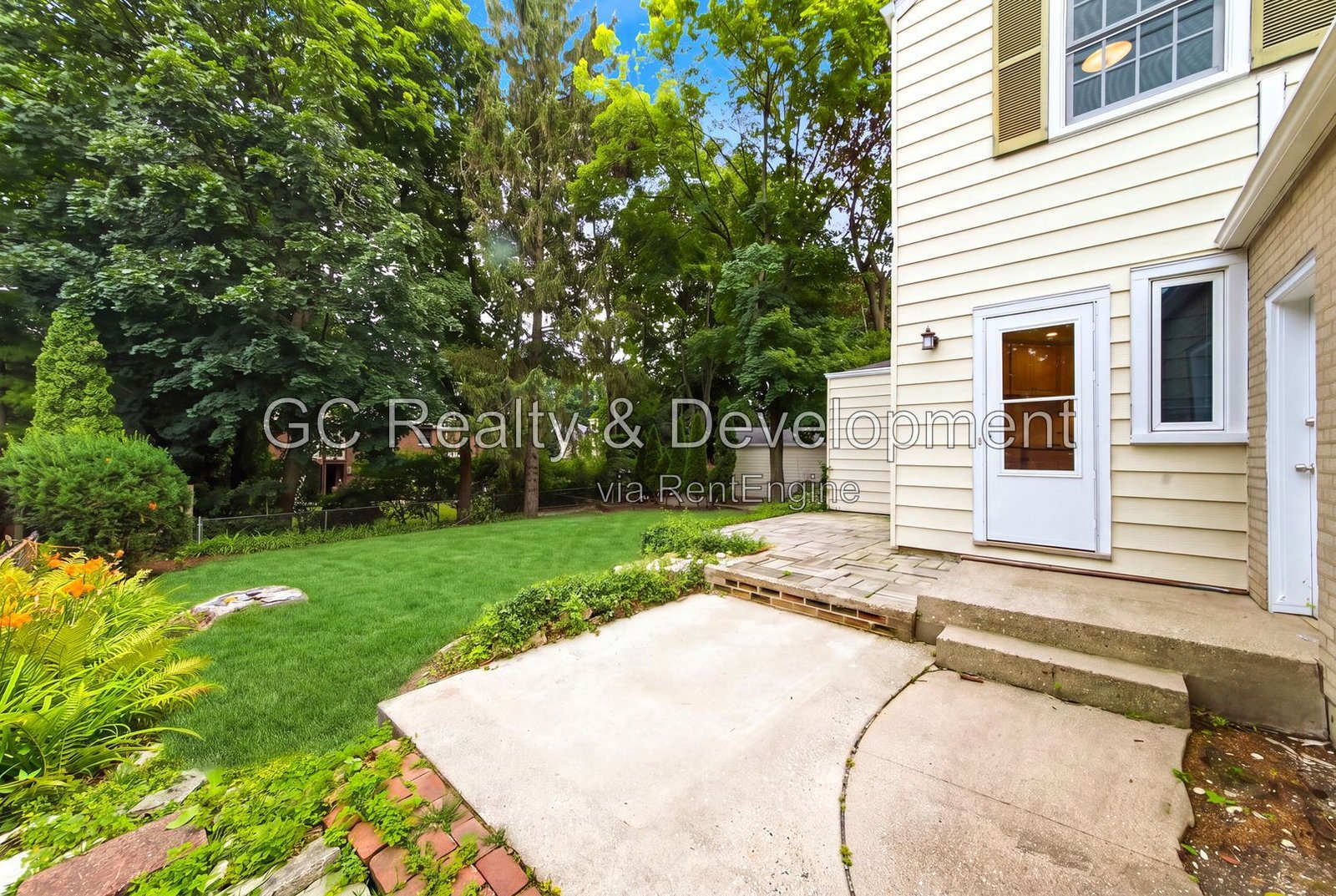 *** 3BR-2.5BA / APPLIANCES INCLUDED / ATTACHED GARAGE / CENTRAL AIR / IN-UNIT LAUNDRY / PET FRIENDLY *** property image
