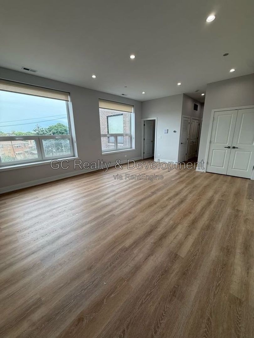 *** 2BR-2BA / CENTRAL AIR / PARKING AVAILABLE / EASY COMMUTE / KITCHEN APPL INCL / IN-UNIT LAUNDRY *** property image