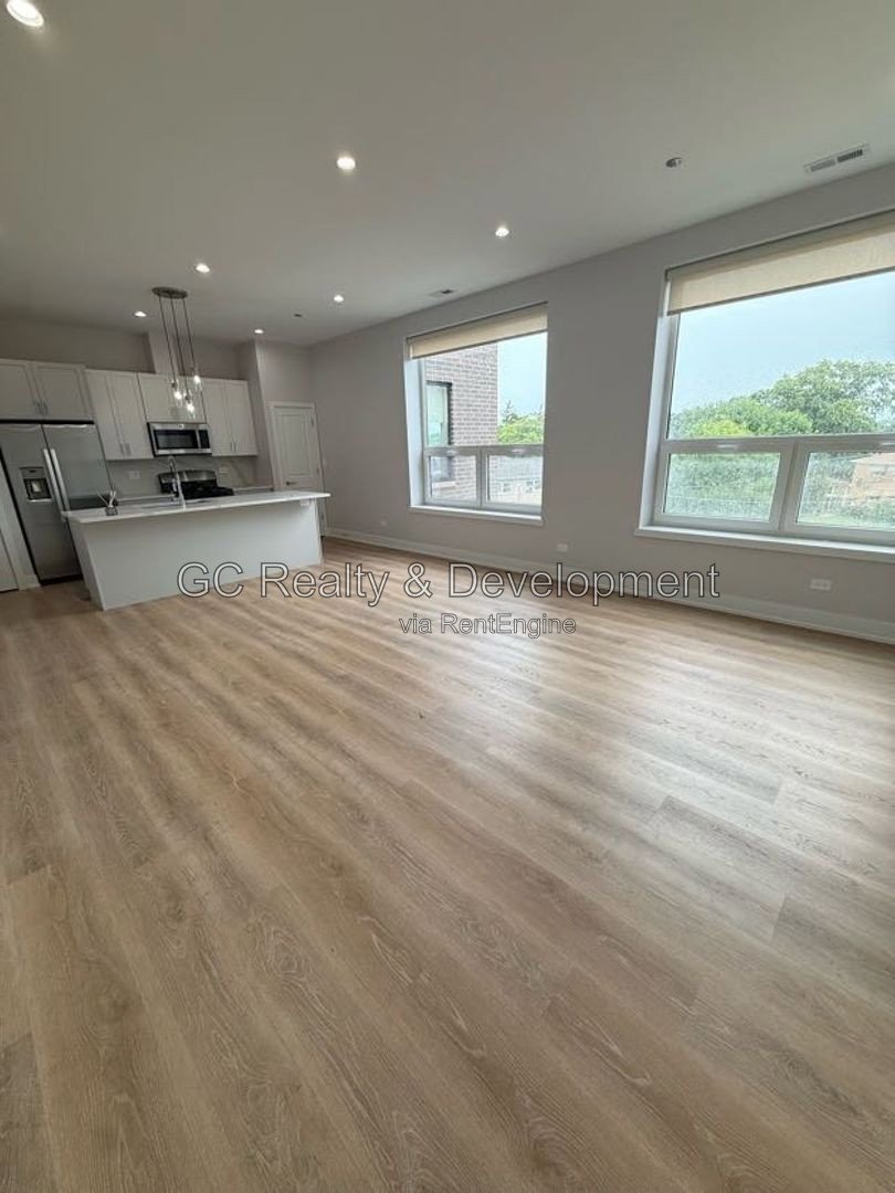 *** 2BR-2BA / CENTRAL AIR / PARKING AVAILABLE / EASY COMMUTE / KITCHEN APPL INCL / IN-UNIT LAUNDRY *** property image