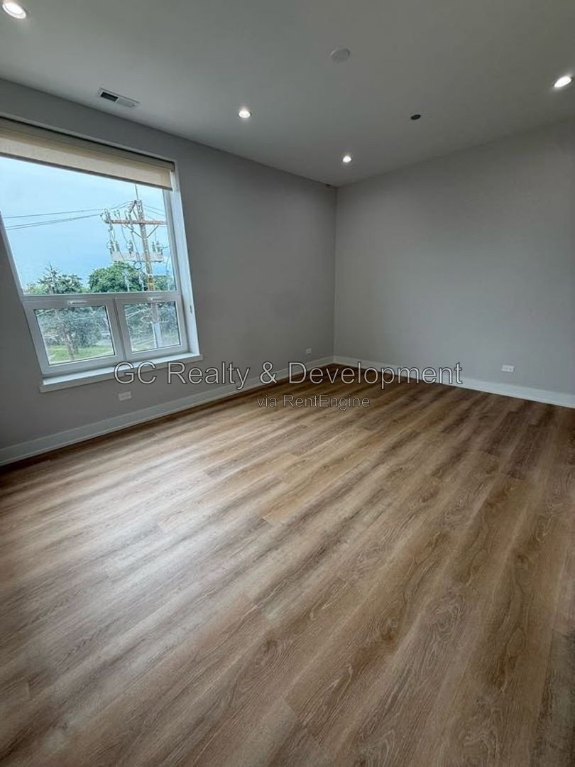 *** 2BR-2BA / CENTRAL AIR / PARKING AVAILABLE / EASY COMMUTE / KITCHEN APPL INCL / IN-UNIT LAUNDRY *** property image