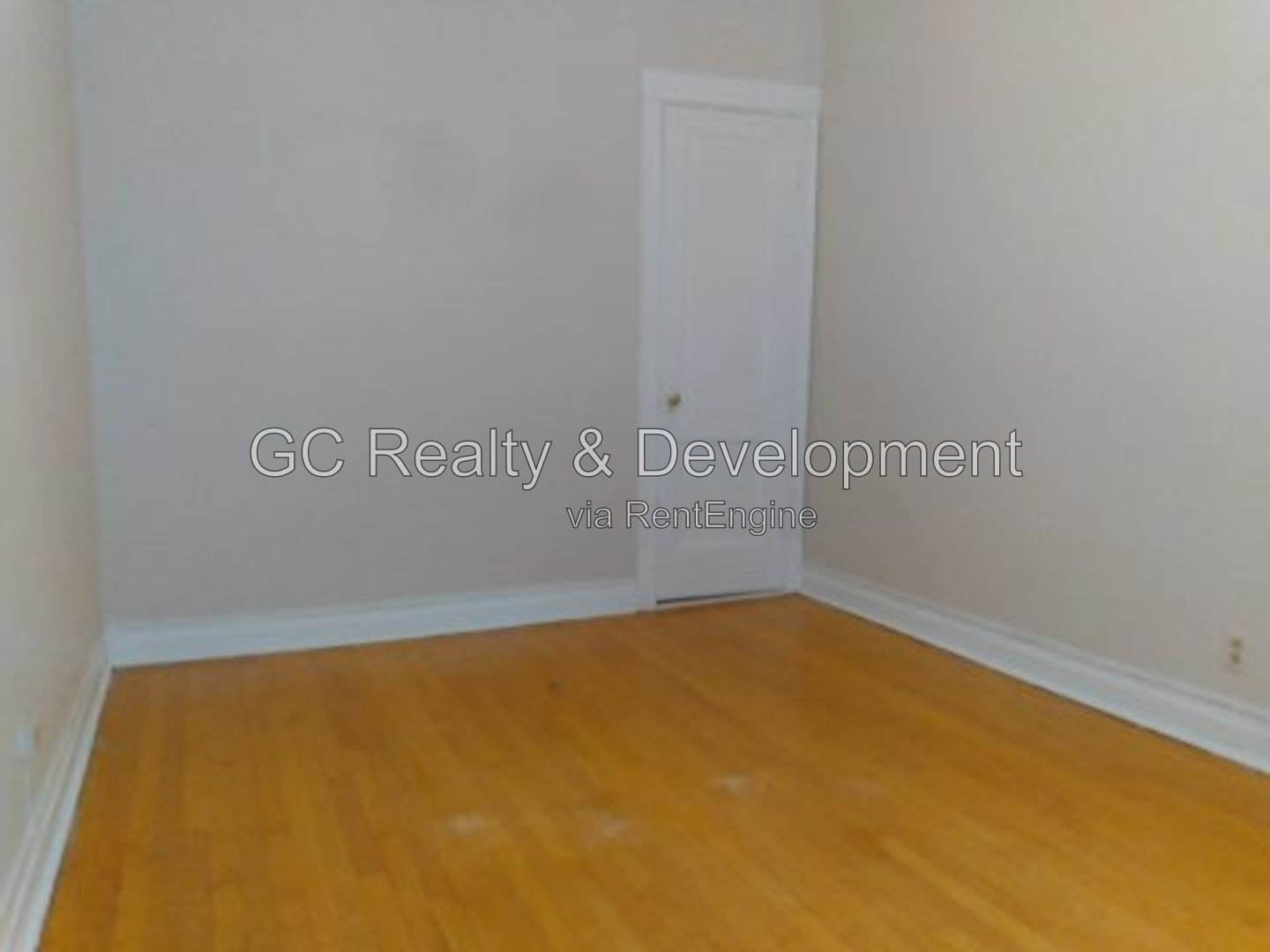 *** AVAILABLE 10-15-26! / 2BR-1BA / SOUTHPORT CORRIDOR / PARKING INCLUDED / APPL INCL / FULL SIZE W&D IN UNIT / ENCLOSED PORCH *** property image