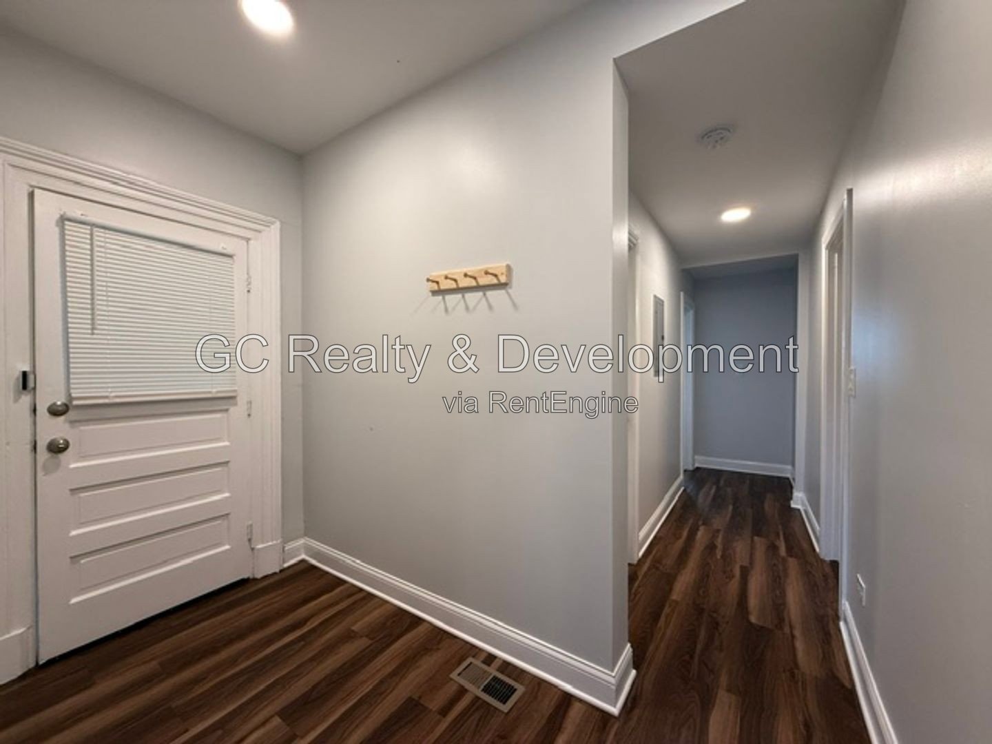 *** 2BR-1BA / RECENTLY UPDATED / GARAGE / CENTRAL AIR / SS APPLIANCES / ON-SITE LAUNDRY / HARDWOOD FLOORS / ON-SITE STORAGE *** property image