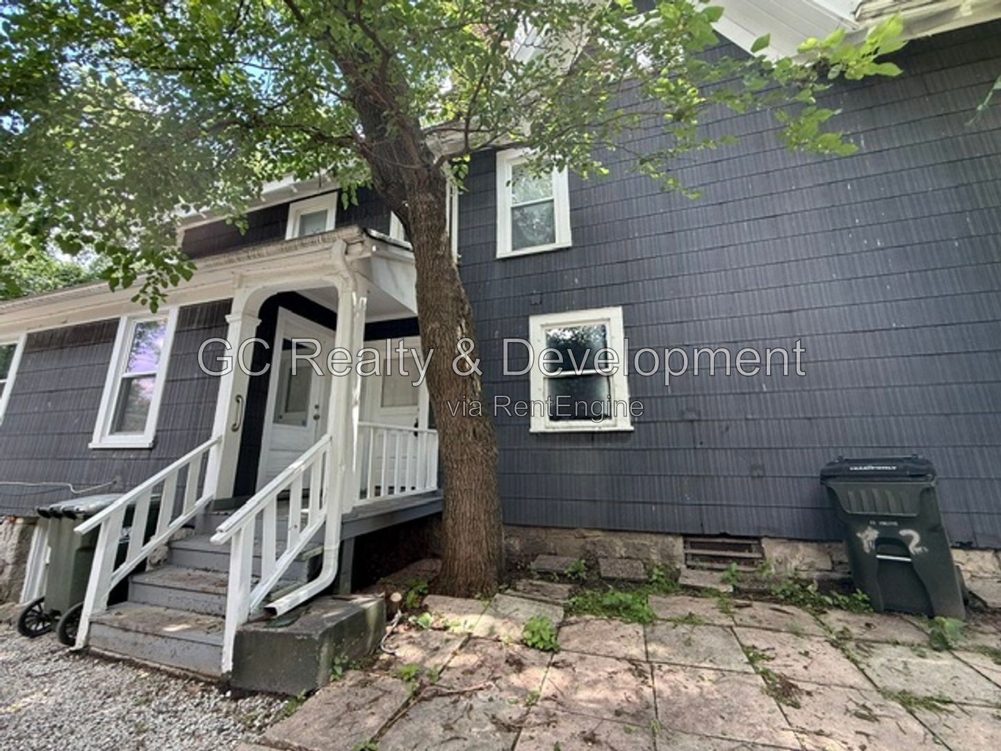*** 2BR-1BA / RECENTLY UPDATED / GARAGE / CENTRAL AIR / SS APPLIANCES / ON-SITE LAUNDRY / HARDWOOD FLOORS / ON-SITE STORAGE *** property image