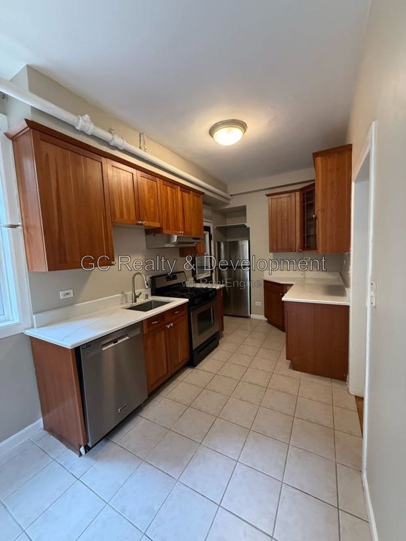 *** 3BR-1BA / HARDWOOD FLOORS / FENCED YARD / RECENTLY UPDATED / STORAGE UNIT / ON-SITE LAUNDRY / EASY COMMUTE / BIKE STORAGE *** property image