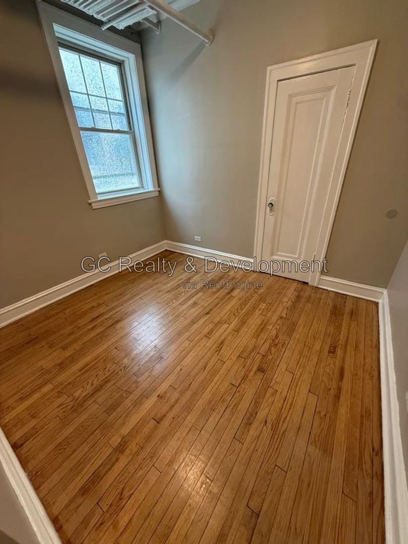 *** 3BR-1BA / HARDWOOD FLOORS / FENCED YARD / RECENTLY UPDATED / STORAGE UNIT / ON-SITE LAUNDRY / EASY COMMUTE / BIKE STORAGE *** property image