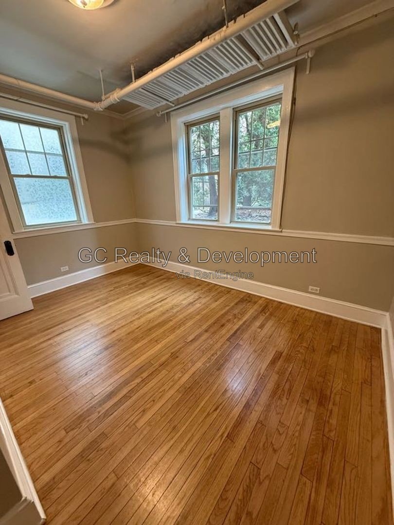 *** 3BR-1BA / HARDWOOD FLOORS / FENCED YARD / RECENTLY UPDATED / STORAGE UNIT / ON-SITE LAUNDRY / EASY COMMUTE / BIKE STORAGE *** property image