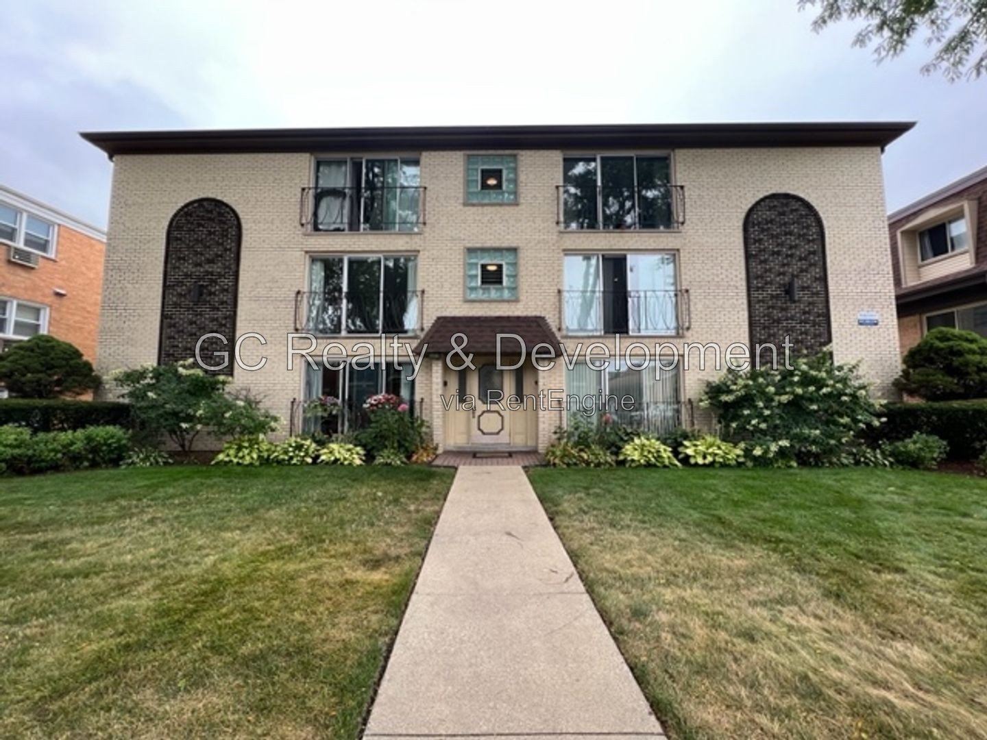 *** DES PLAINES CONDO / HARDWOOD FLOORS / SS APPLIANCES / IN-UNIT LAUNDRY / GARAGE / PAY ELECTRIC ONLY** property image