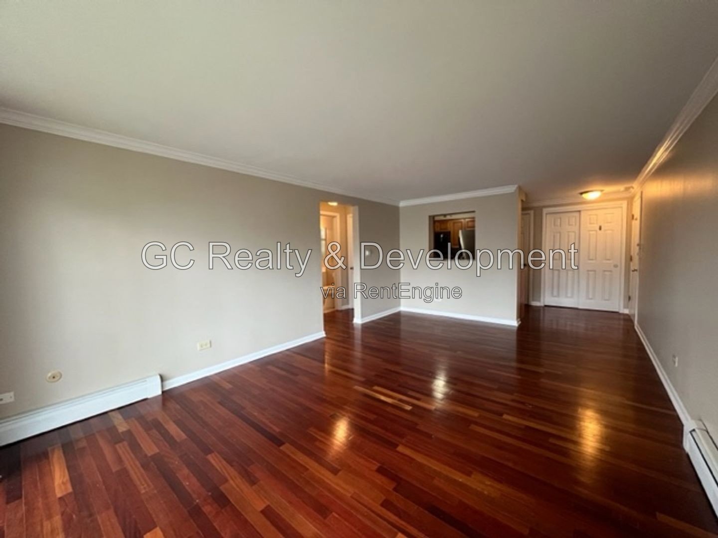 *** DES PLAINES CONDO / HARDWOOD FLOORS / SS APPLIANCES / IN-UNIT LAUNDRY / GARAGE / PAY ELECTRIC ONLY** property image