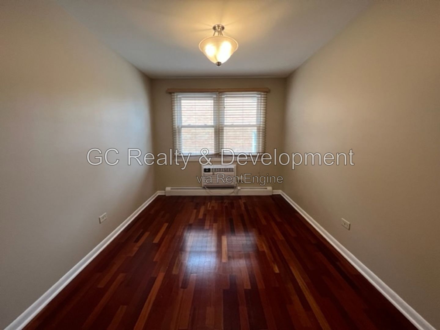 *** DES PLAINES CONDO / HARDWOOD FLOORS / SS APPLIANCES / IN-UNIT LAUNDRY / GARAGE / PAY ELECTRIC ONLY** property image