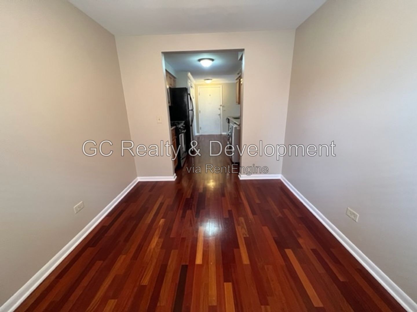 *** DES PLAINES CONDO / HARDWOOD FLOORS / SS APPLIANCES / IN-UNIT LAUNDRY / GARAGE / PAY ELECTRIC ONLY** property image
