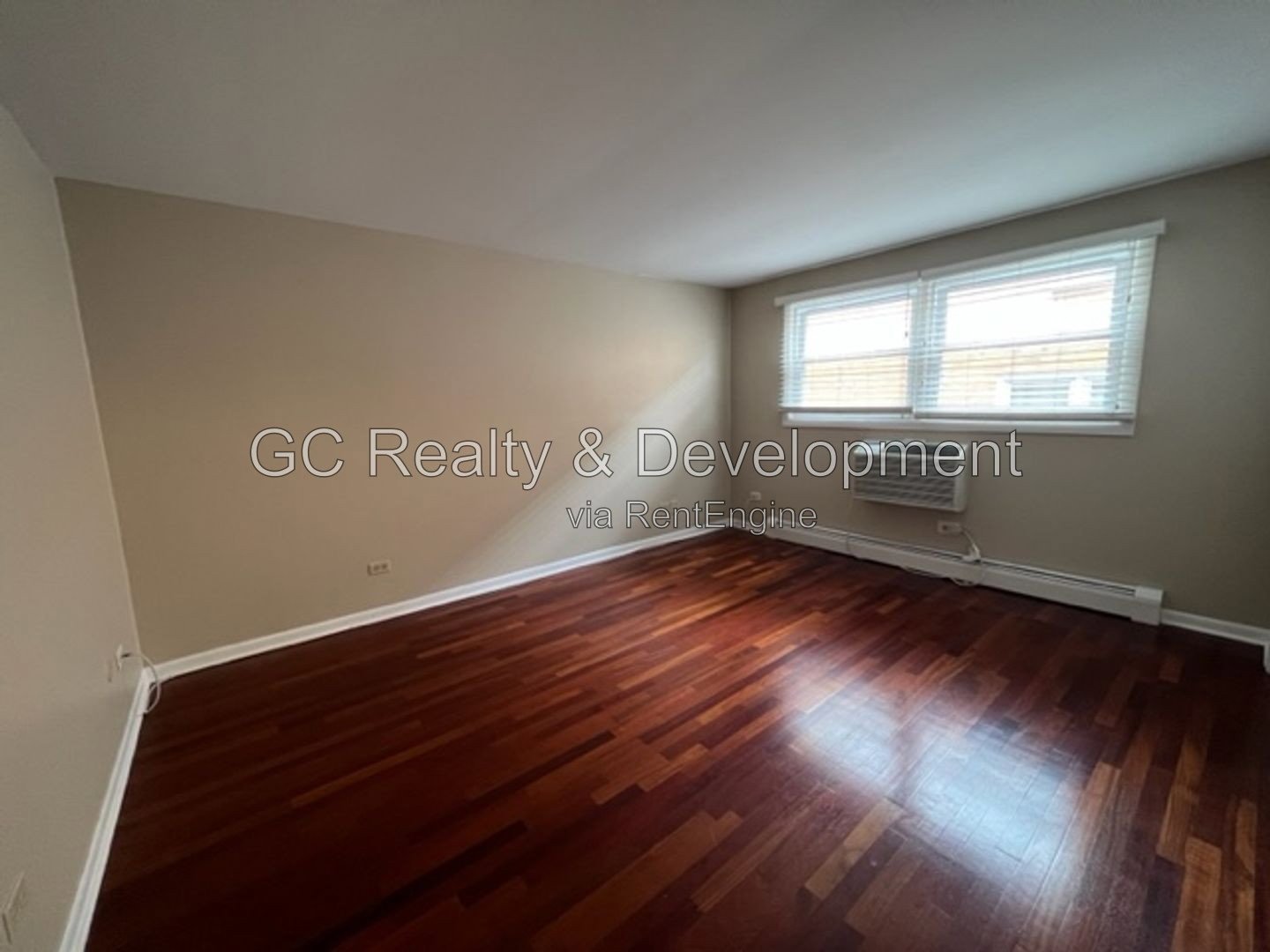 *** DES PLAINES CONDO / HARDWOOD FLOORS / SS APPLIANCES / IN-UNIT LAUNDRY / GARAGE / PAY ELECTRIC ONLY** property image