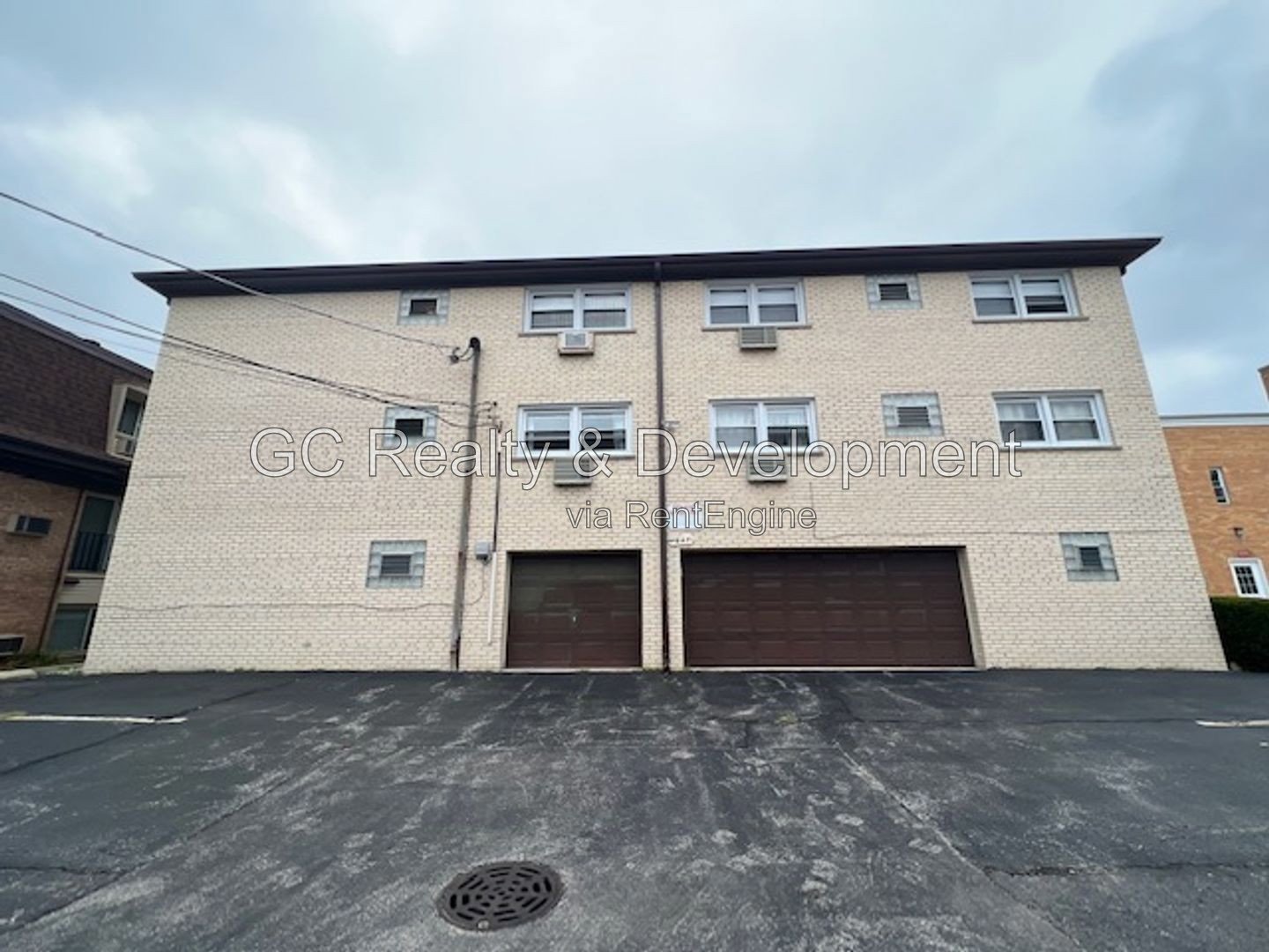 *** DES PLAINES CONDO / HARDWOOD FLOORS / SS APPLIANCES / IN-UNIT LAUNDRY / GARAGE / PAY ELECTRIC ONLY** property image