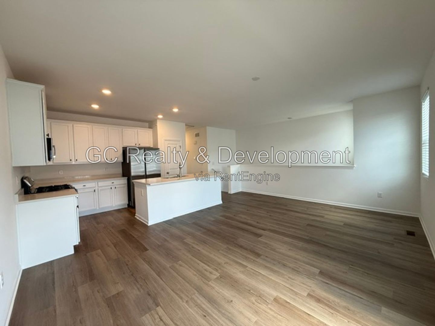 *** LEASE TODAY – SEPTEMBER FREE! / 3BR-3BA / SMALL PETS WELCOMED / IN-UNIT LAUNDRY / GARAGE *** property image