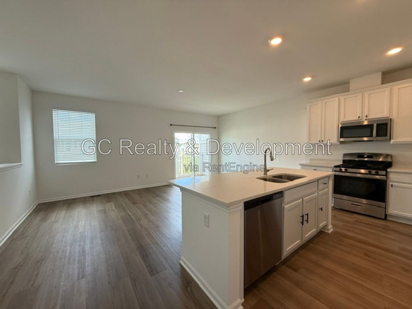 *** LEASE TODAY – SEPTEMBER FREE! / 3BR-3BA / SMALL PETS WELCOMED / IN-UNIT LAUNDRY / GARAGE *** property image