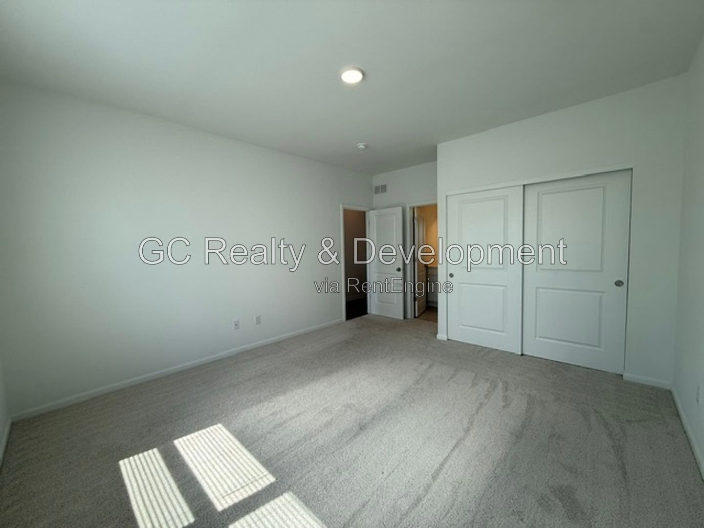 *** LEASE TODAY – SEPTEMBER FREE! / 3BR-3BA / SMALL PETS WELCOMED / IN-UNIT LAUNDRY / GARAGE *** property image