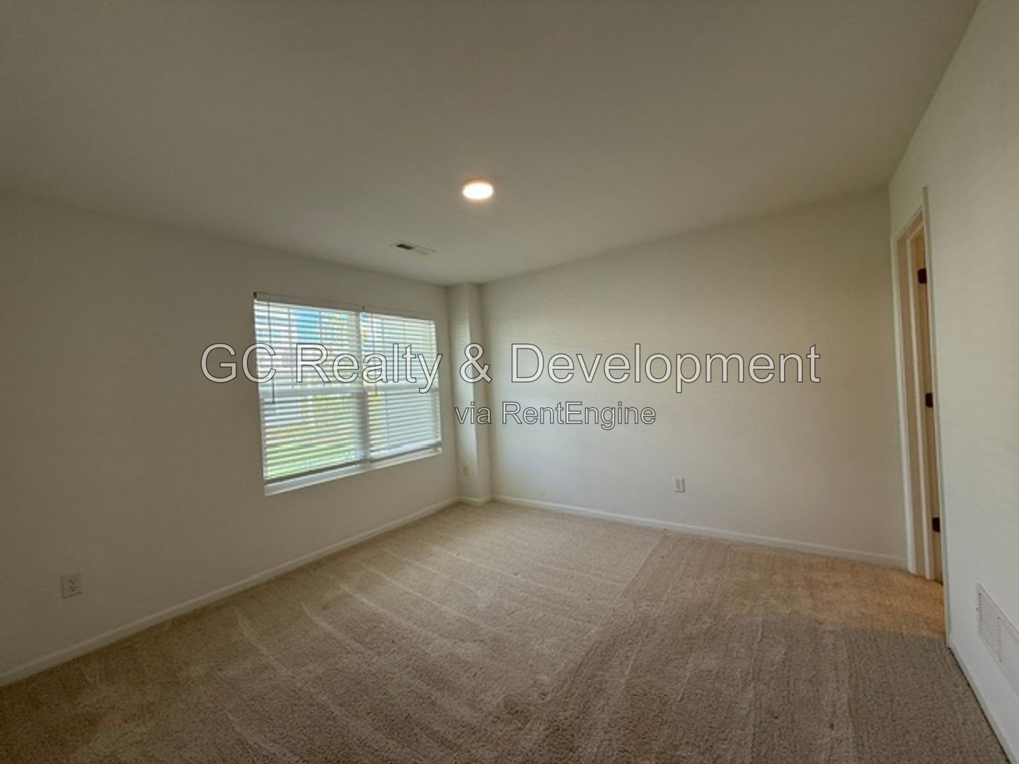 *** LEASE TODAY – SEPTEMBER FREE! / 3BR-3BA / SMALL PETS WELCOMED / IN-UNIT LAUNDRY / GARAGE *** property image