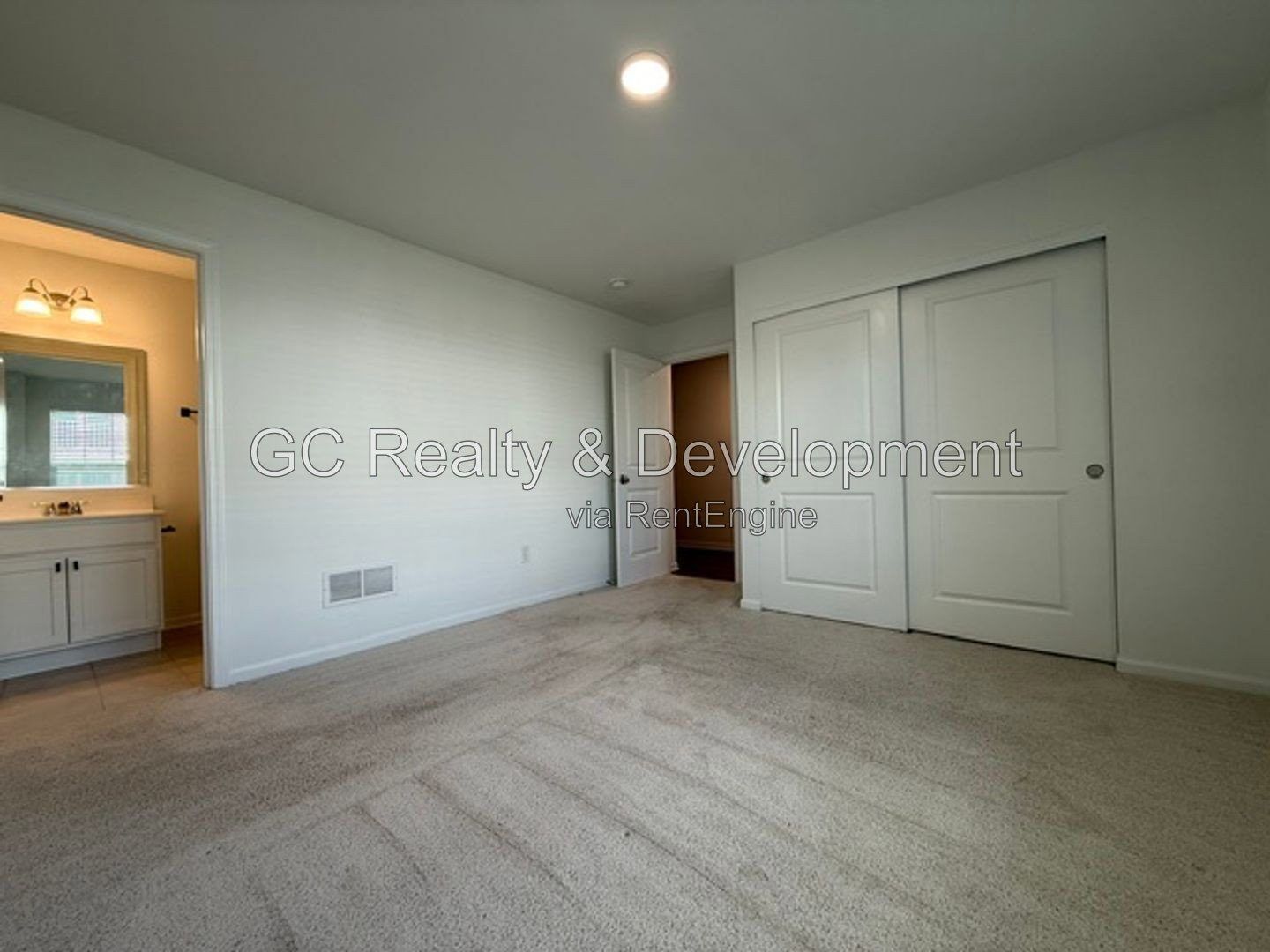 *** LEASE TODAY – SEPTEMBER FREE! / 3BR-3BA / SMALL PETS WELCOMED / IN-UNIT LAUNDRY / GARAGE *** property image