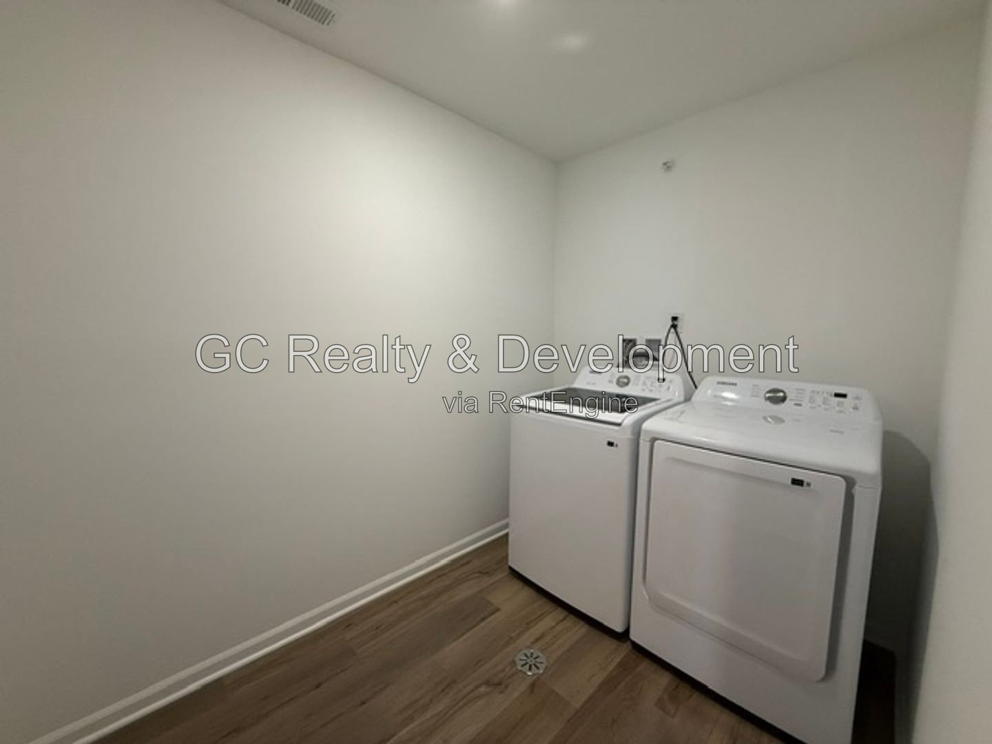 *** LEASE TODAY – SEPTEMBER FREE! / 3BR-3BA / SMALL PETS WELCOMED / IN-UNIT LAUNDRY / GARAGE *** property image