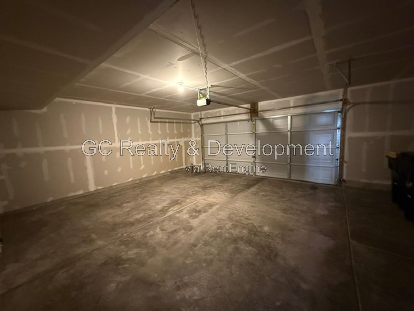 *** LEASE TODAY – SEPTEMBER FREE! / 3BR-3BA / SMALL PETS WELCOMED / IN-UNIT LAUNDRY / GARAGE *** property image