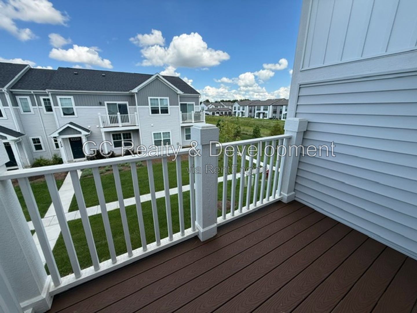 *** LEASE TODAY – SEPTEMBER FREE! / 3BR-3BA / SMALL PETS WELCOMED / IN-UNIT LAUNDRY / GARAGE *** property image
