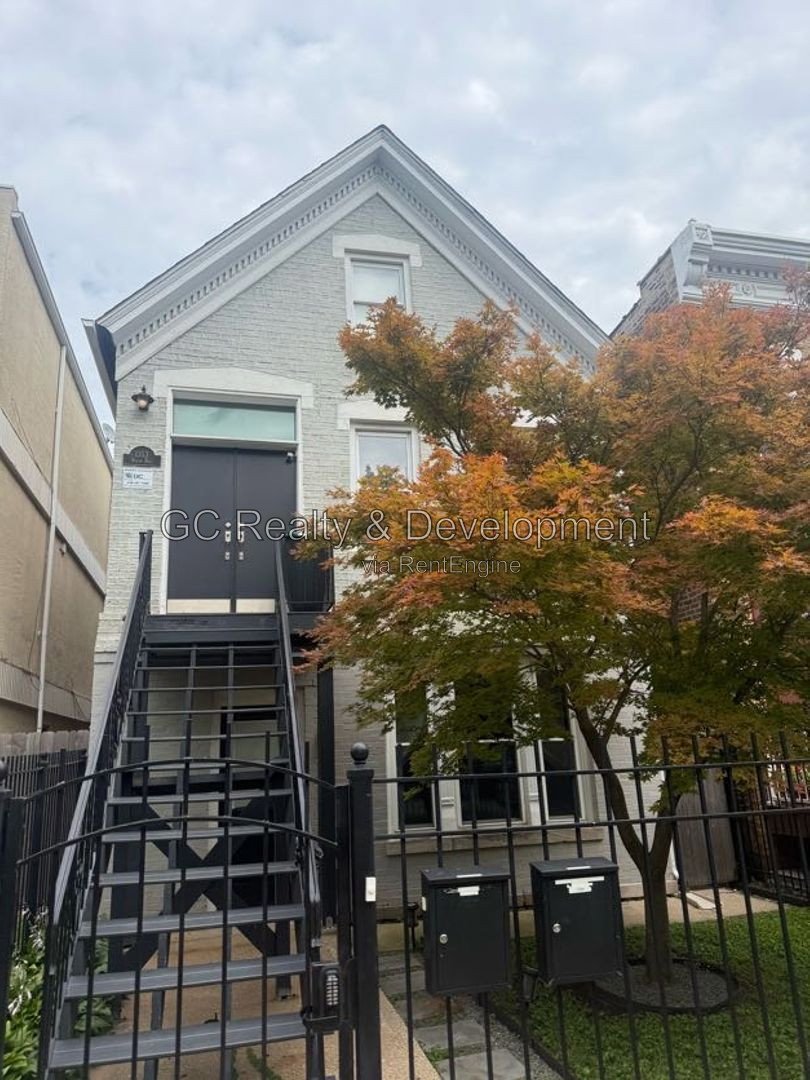 *** COMING SOON 9-15-26! / WICKER PARK / 2 BDRM / W&D IN UNIT / TRASNIT NEARBY / SMALL PETS WELCOME *** property image