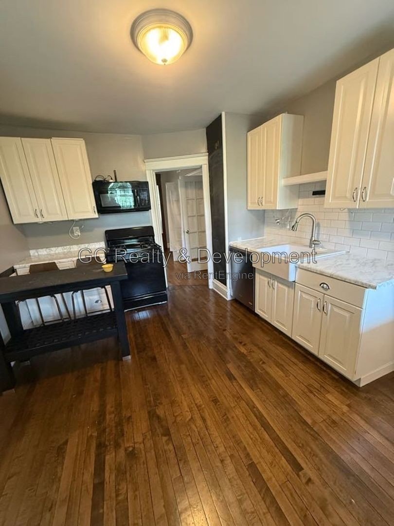 *** COMING SOON 9-15-26! / WICKER PARK / 2 BDRM / W&D IN UNIT / TRASNIT NEARBY / SMALL PETS WELCOME *** property image