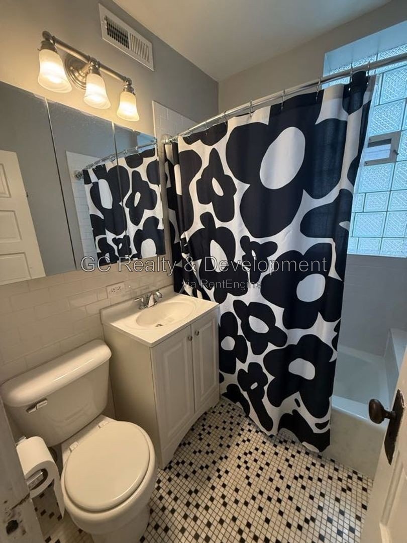*** COMING SOON 9-15-26! / WICKER PARK / 2 BDRM / W&D IN UNIT / TRASNIT NEARBY / SMALL PETS WELCOME *** property image