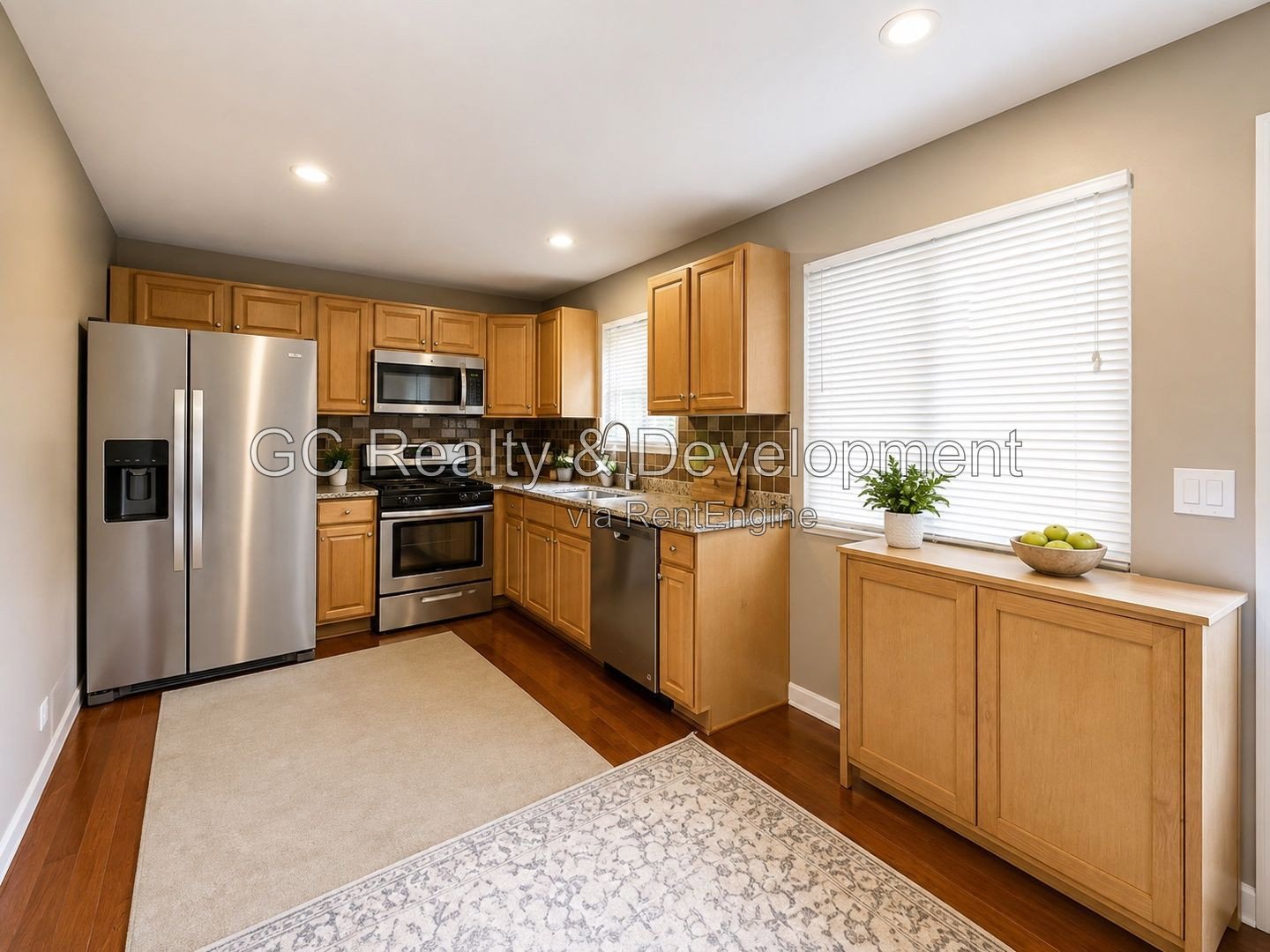 *** AVAIL 9/01 / 2 BDRM - 1.5 BTH / FINISHED BSMT / GARAGE & EXTERIOR PARKING / IN UNIT LAUNDRY *** property image