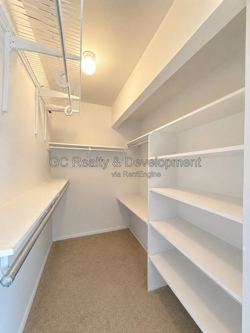 *** AVAIL 9/01 / 2 BDRM - 1.5 BTH / FINISHED BSMT / GARAGE & EXTERIOR PARKING / IN UNIT LAUNDRY *** property image