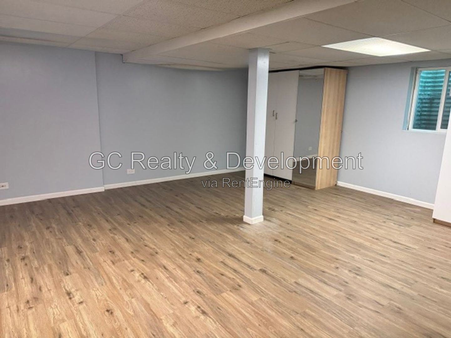 *** AVAIL 9/01 / 2 BDRM - 1.5 BTH / FINISHED BSMT / GARAGE & EXTERIOR PARKING / IN UNIT LAUNDRY *** property image