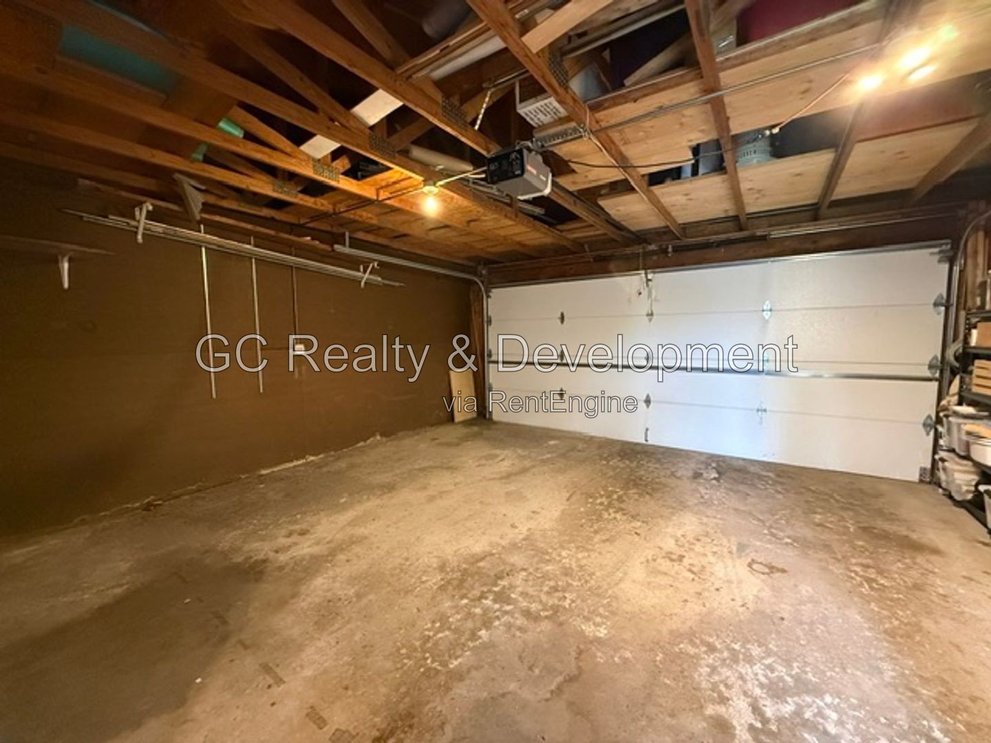 *** AVAIL 9/01 / 2 BDRM - 1.5 BTH / FINISHED BSMT / GARAGE & EXTERIOR PARKING / IN UNIT LAUNDRY *** property image