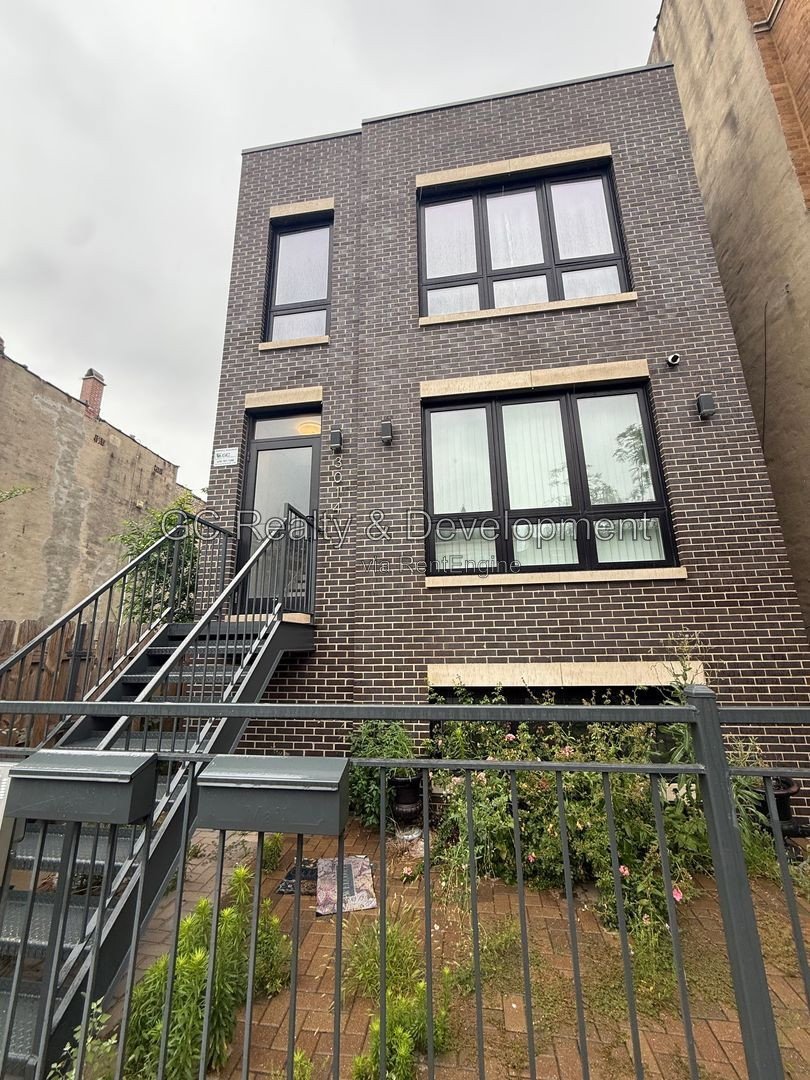 *** 3 BDRM - 2.5 BTH / 2000 SQFT / PET FRIENDLY / IN UNIT LAUNDRY / 2 PARKING SPOTS *** property image