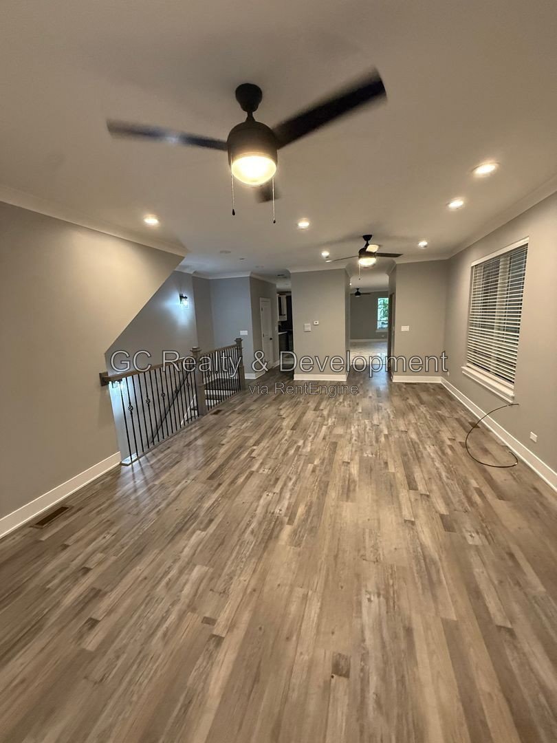 *** 3 BDRM - 2.5 BTH / 2000 SQFT / PET FRIENDLY / IN UNIT LAUNDRY / 2 PARKING SPOTS *** property image