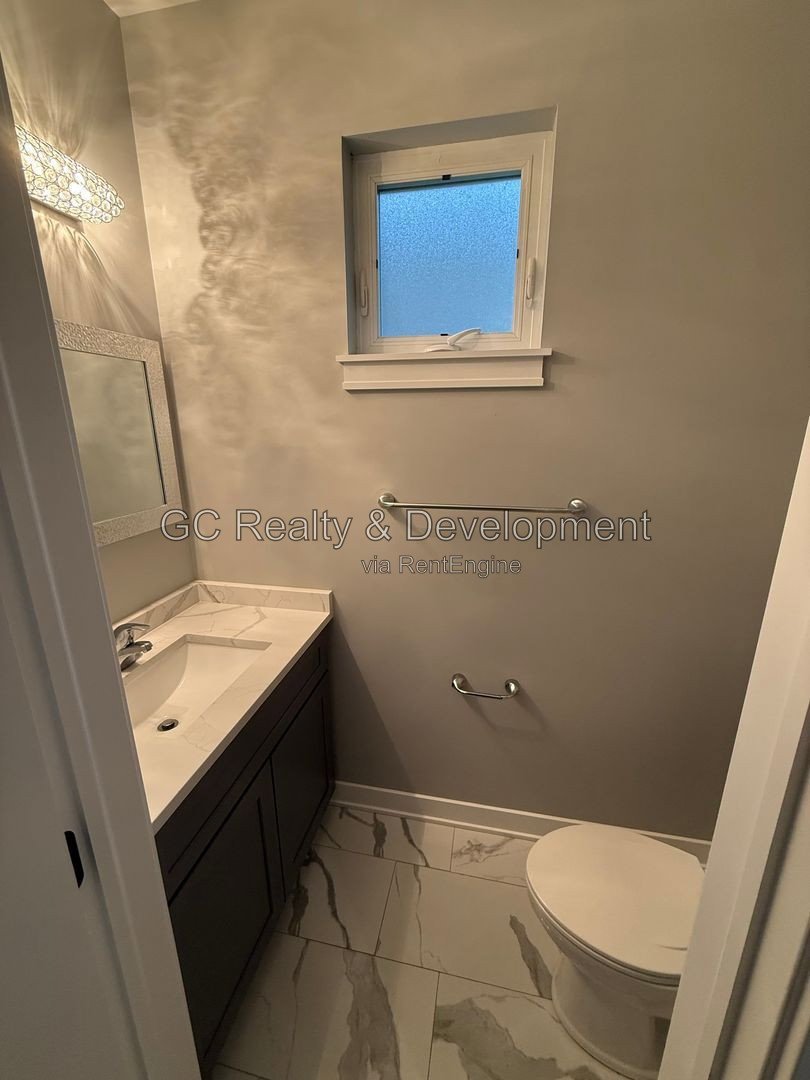 *** 3 BDRM - 2.5 BTH / 2000 SQFT / PET FRIENDLY / IN UNIT LAUNDRY / 2 PARKING SPOTS *** property image