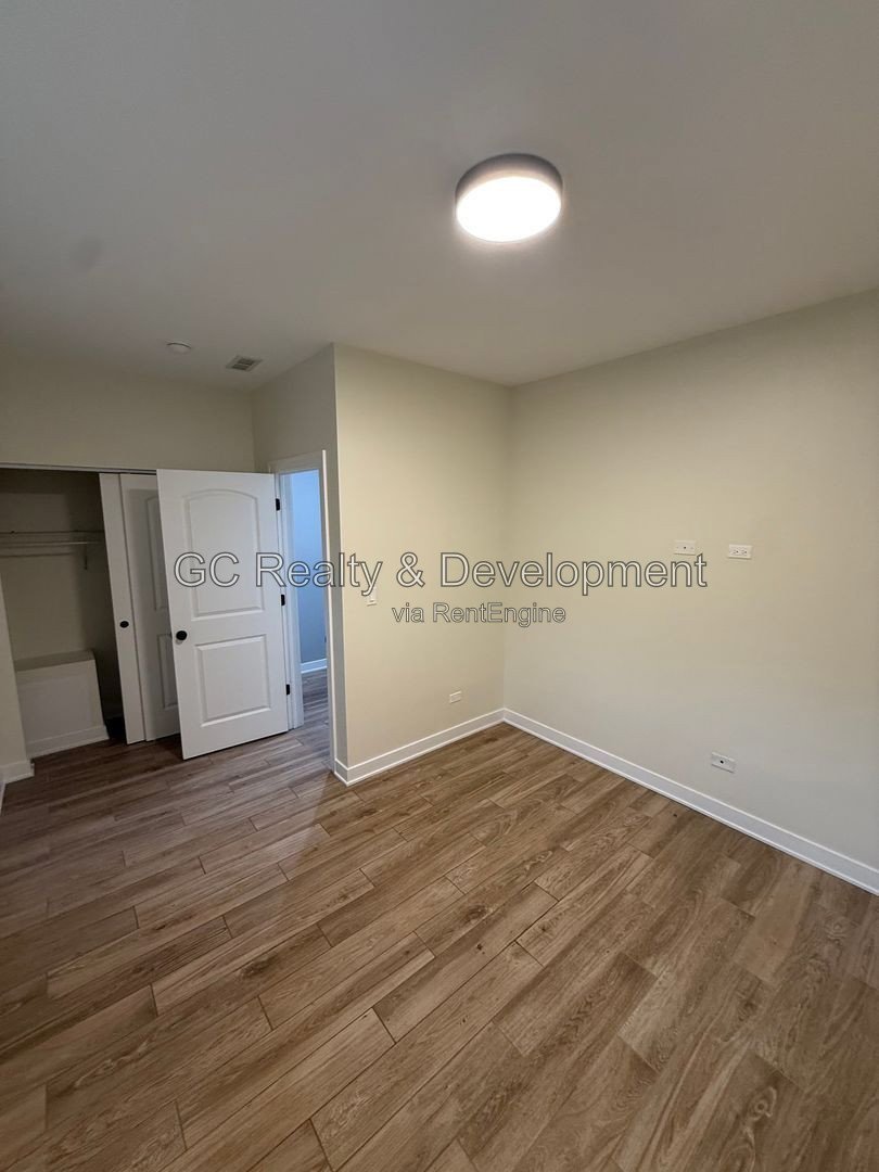 *** 3 BDRM - 2.5 BTH / 2000 SQFT / PET FRIENDLY / IN UNIT LAUNDRY / 2 PARKING SPOTS *** property image